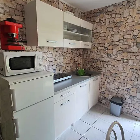 In 38374 Balatonfenyves